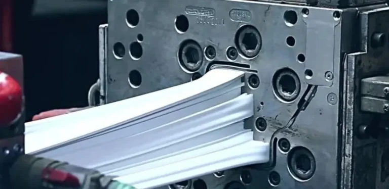 The Differences Between The Four Major Plastic Molding Technologies – Injection Molding, Blow Molding, Vacuum Molding, And Extrusion