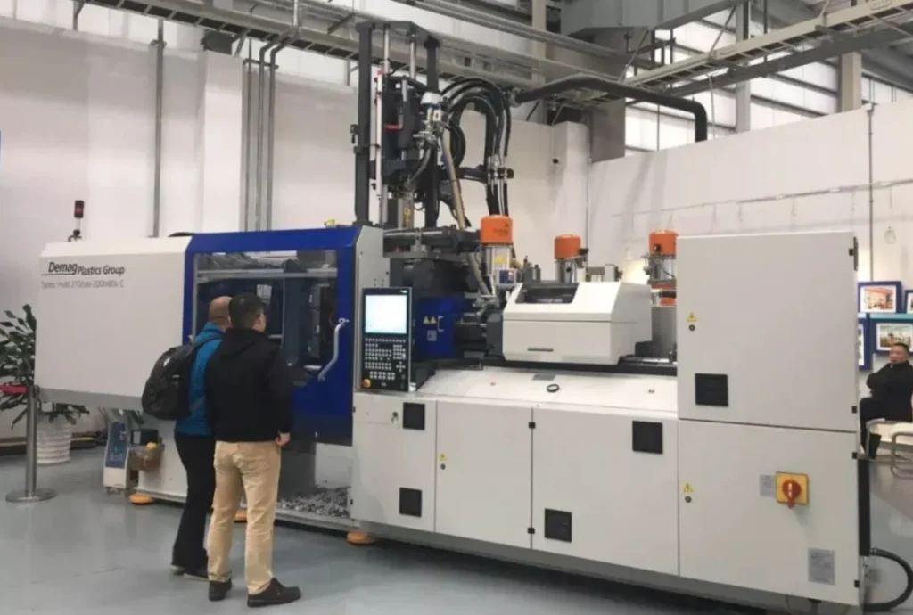 Two-shot injection molding machin