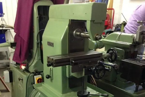 Horizontal milling machine